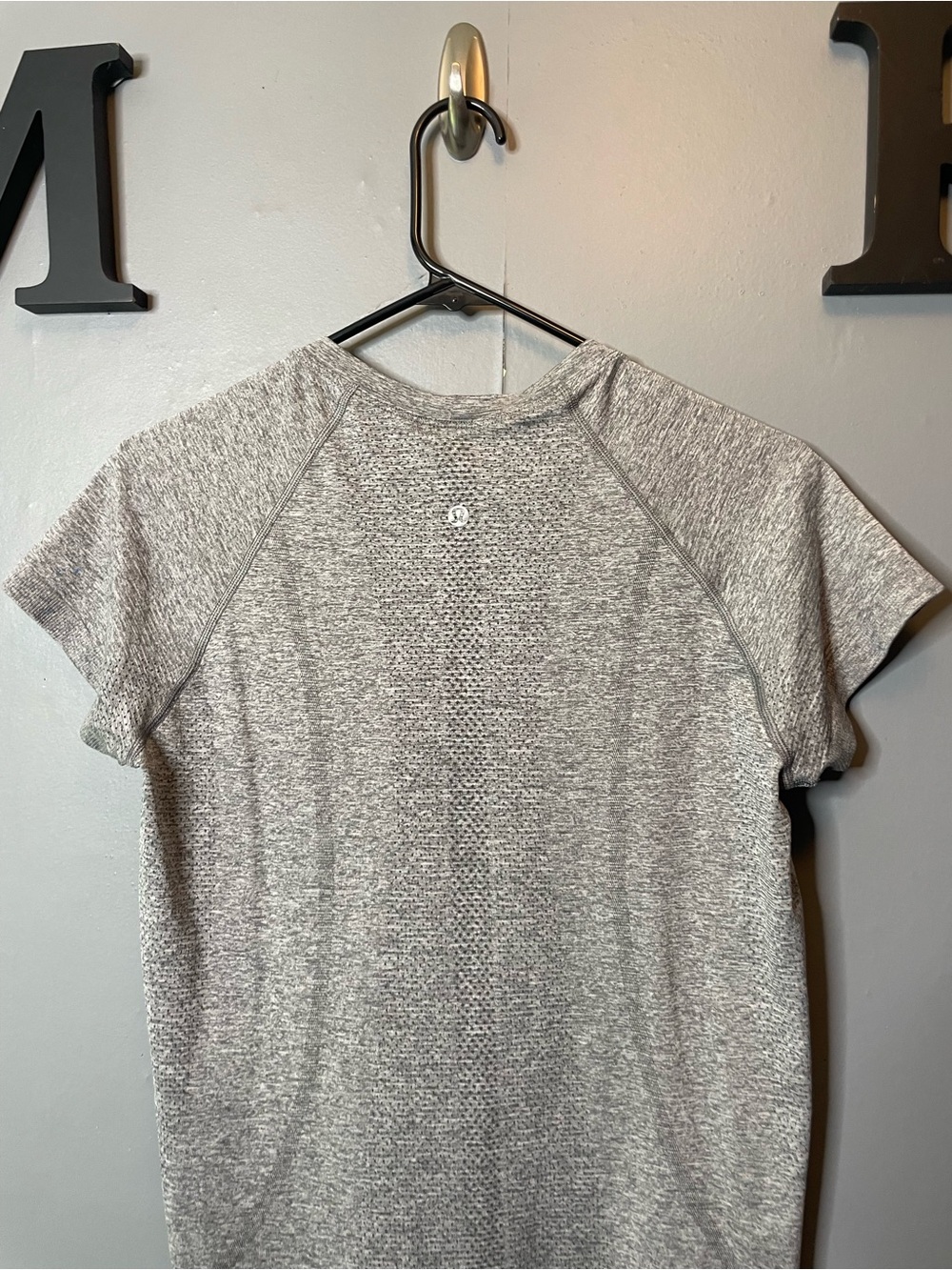 Lululemon Swiftly tech hip length short sleeve Crewneck tee Gray size 10 - Picture 7 of 10